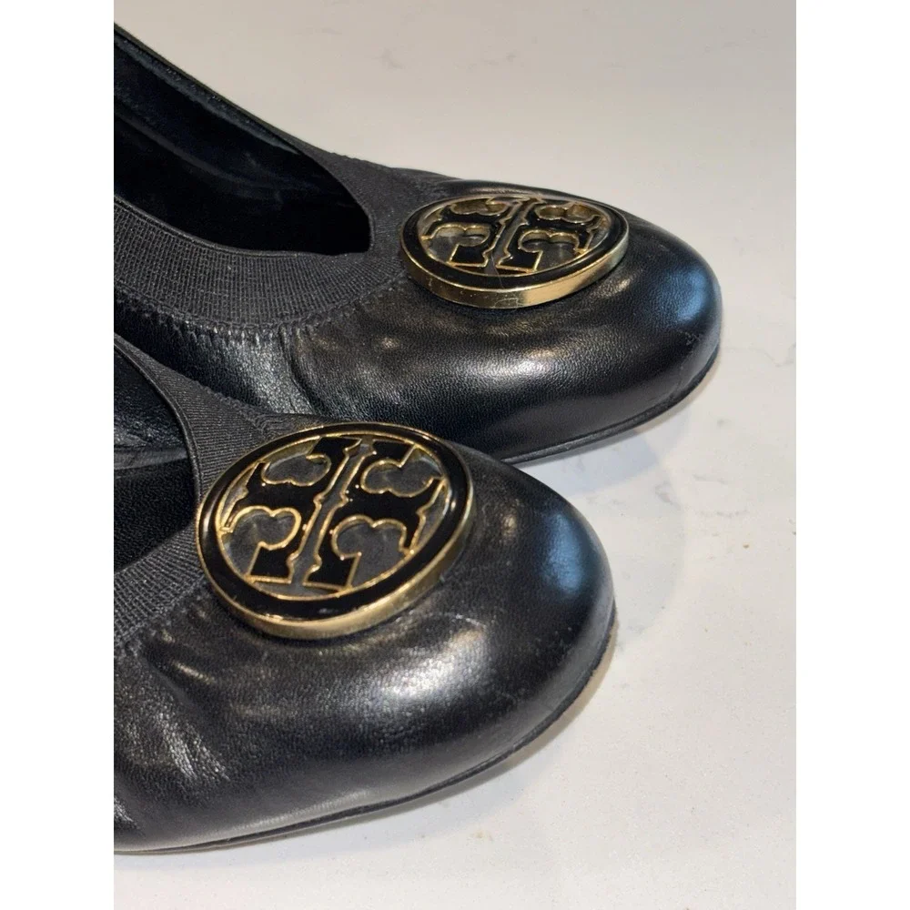 Tory Burch Caroline Black Patent Leather Pump Gold Logo 10.5 EUC